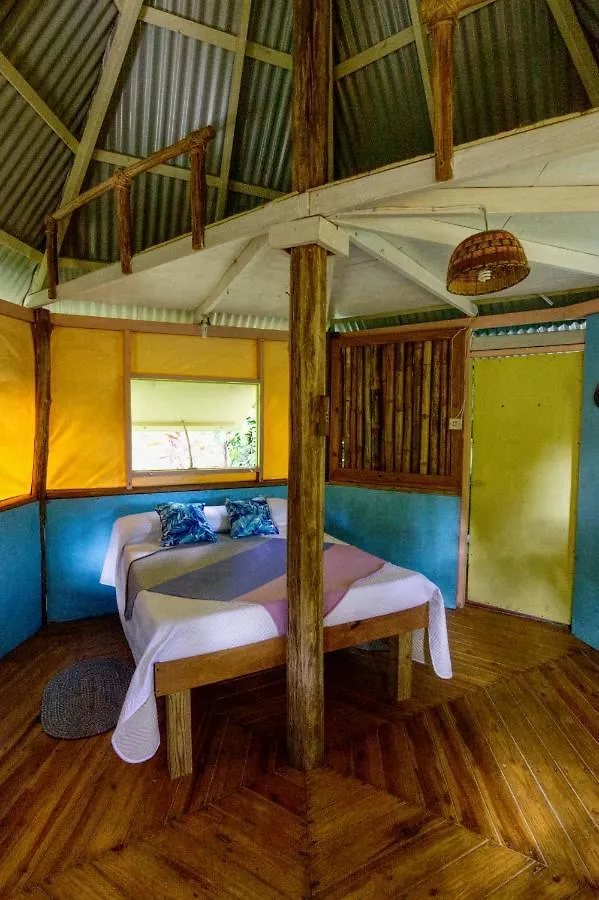 Roots Jungle Retreat Villa Marigot Lodge