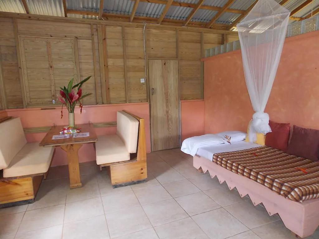 Roots Jungle Retreat Villa Marigot Lodge